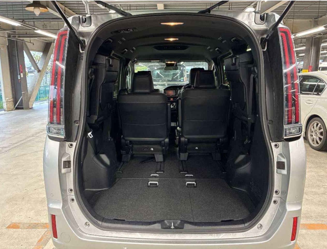TOYOTA ESQUIRE GI PREMIUM 2021 MODEL SILVER COLOR