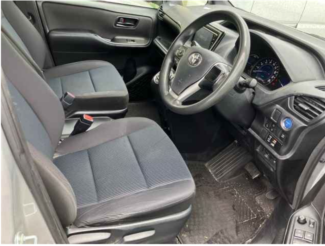 TOYOTA NOAH HYBRID X 2021 MODEL SILVER COLOR