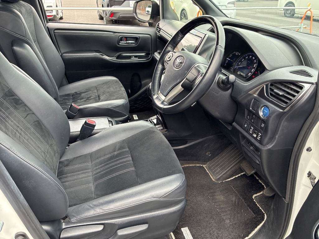 TOYOTA ESQUIRE GI PREMIUM 2020 MODEL PEARL COLOR
