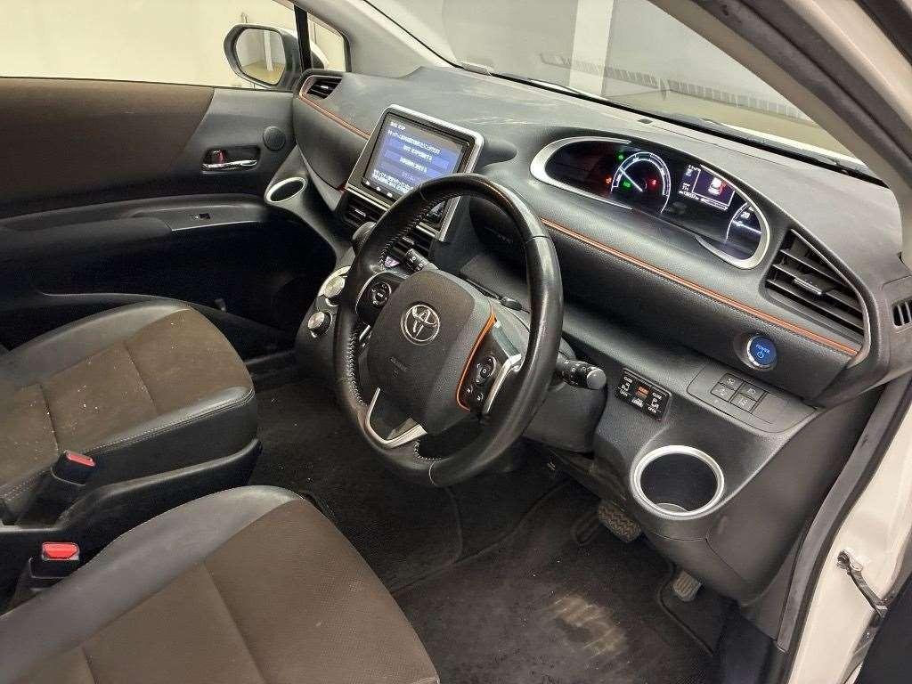 TOYOTA SIENTA HYBRID G QUERO 2021 MODEL PEARL COLOR