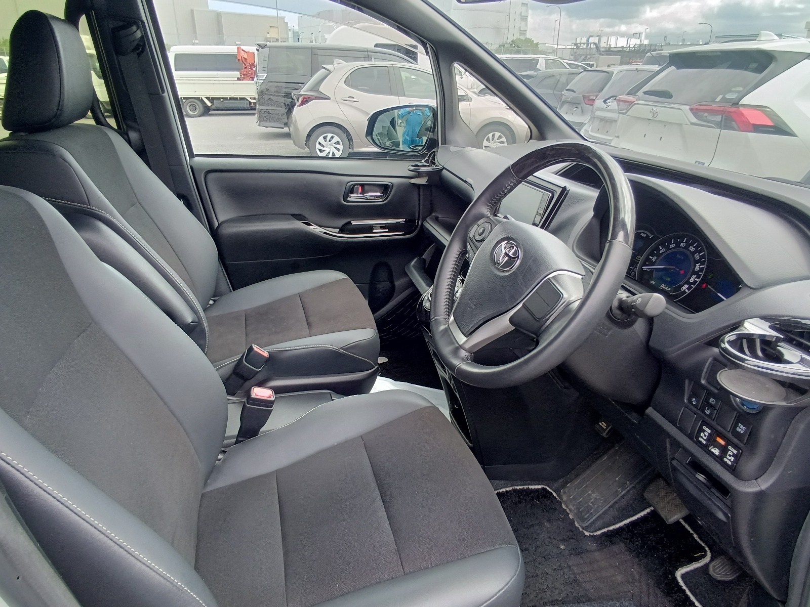 TOYOTA NOAH HYBRID S-Z 2022 MODEL PEARL COLOR