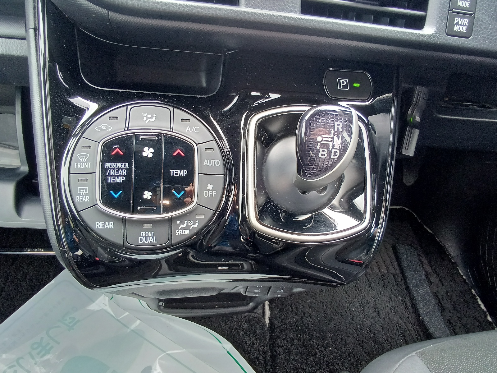 TOYOTA NOAH HYBRID S-Z 2022 MODEL PEARL COLOR