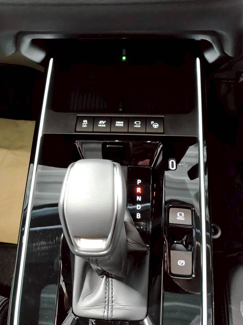 TOYOTA COROLLA CROSS Z LEATHER 2026 MODEL PEARL COLOR